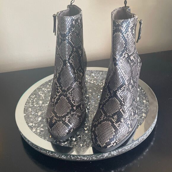 Old navy Faux snake skin autumn heeled ankle boots size 10 zip up booties - Picture 7 of 10